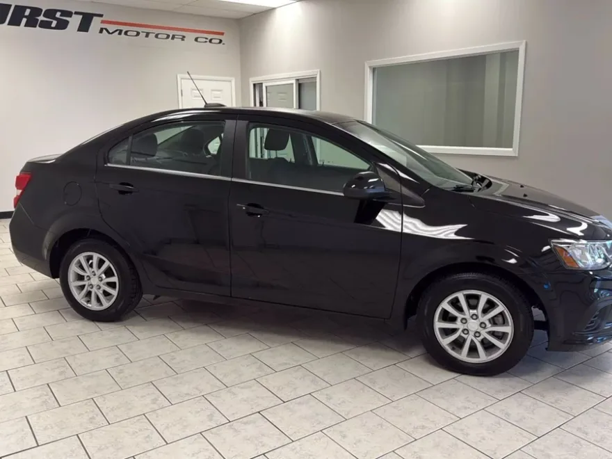 2019 Chevrolet Sonic LT photo 1