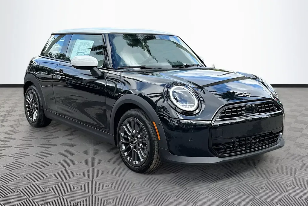 2025 Mini Cooper 2 Door Hardtop Signature photo 1