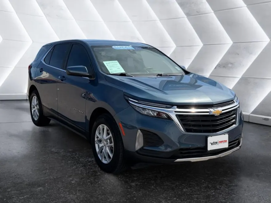 2024 Chevrolet Equinox LT photo 1