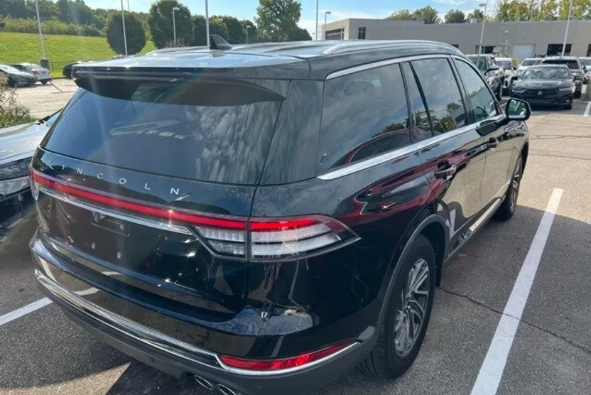 2023 Lincoln Aviator Standard photo 1
