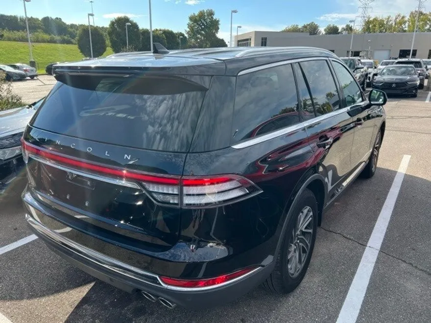 2023 Lincoln Aviator Standard photo 1