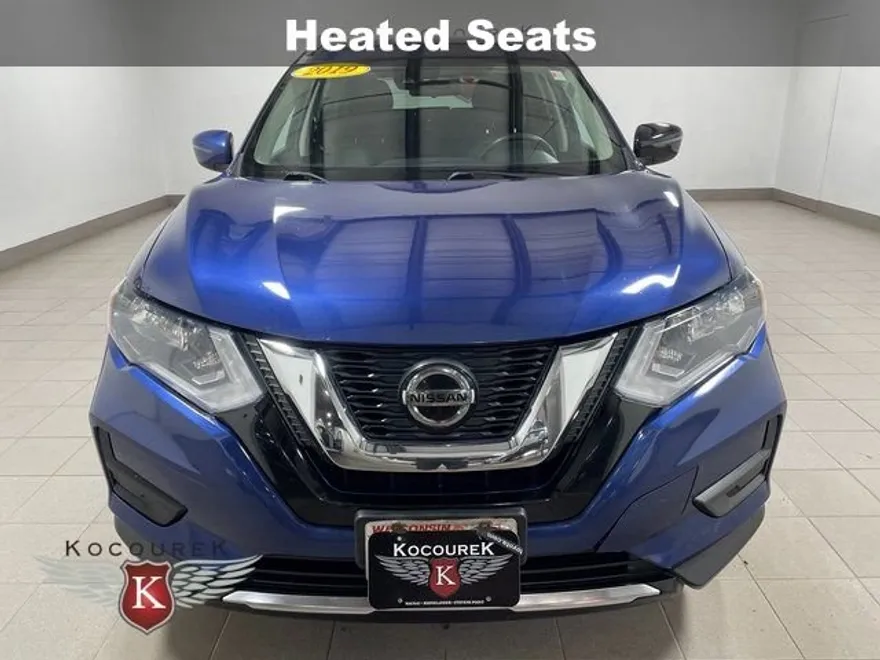 2019 Nissan Rogue SV photo 1