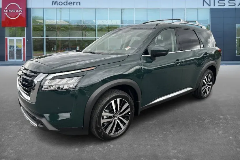 2025 Nissan Pathfinder Platinum photo 1