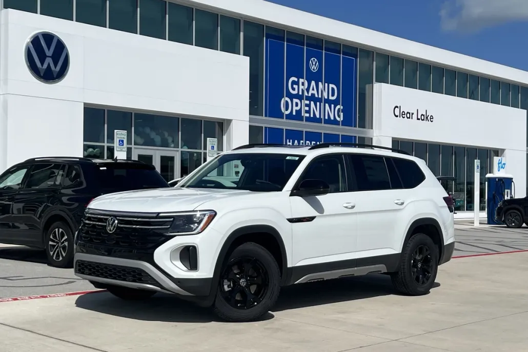 2025 Volkswagen Atlas Peak Edition SE photo 1