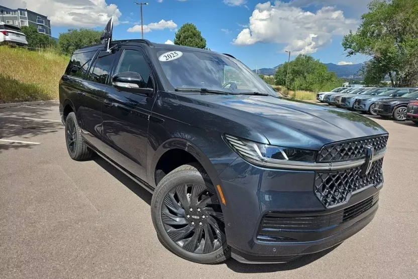 2025 Lincoln Navigator L Reserve photo 1