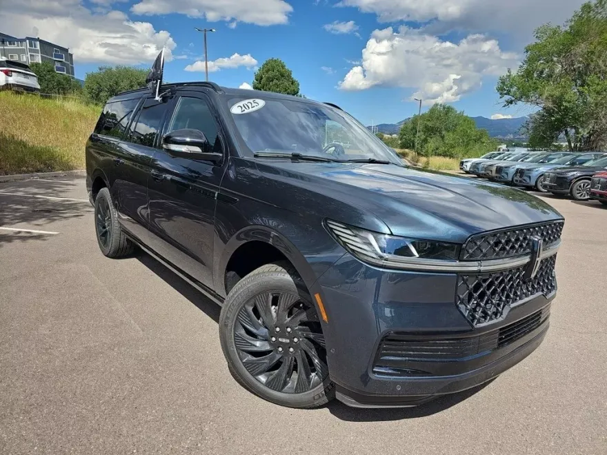 2025 Lincoln Navigator L Reserve photo 1