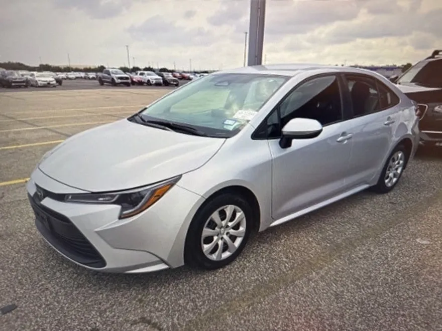 2024 Toyota Corolla LE photo 1