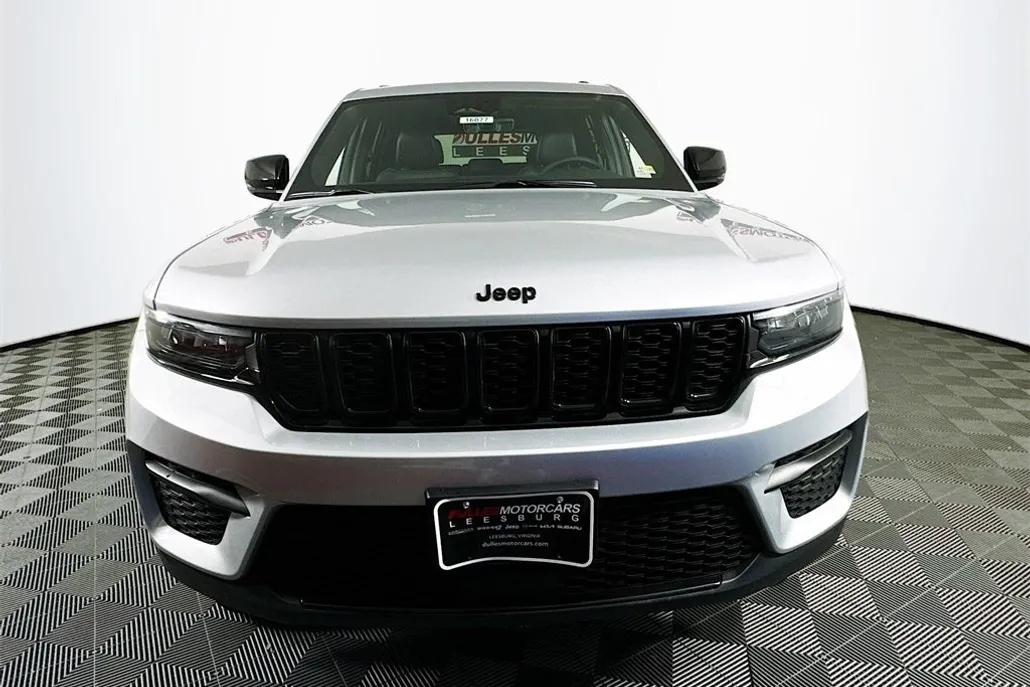 2025 Jeep Grand Cherokee Altitude photo 1