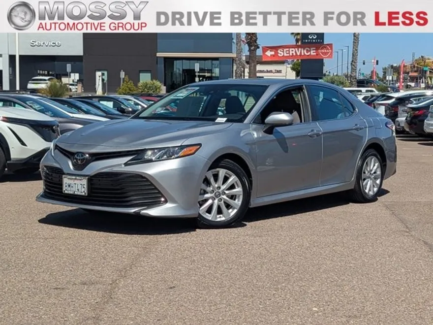 2019 Toyota Camry LE photo 1