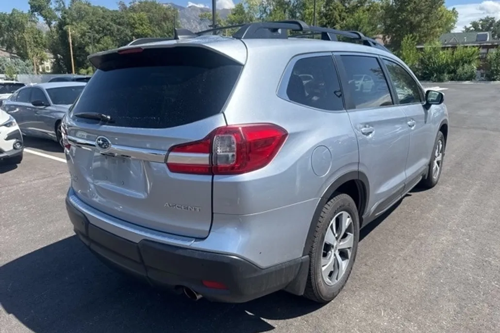 2021 Subaru Ascent Premium photo 1
