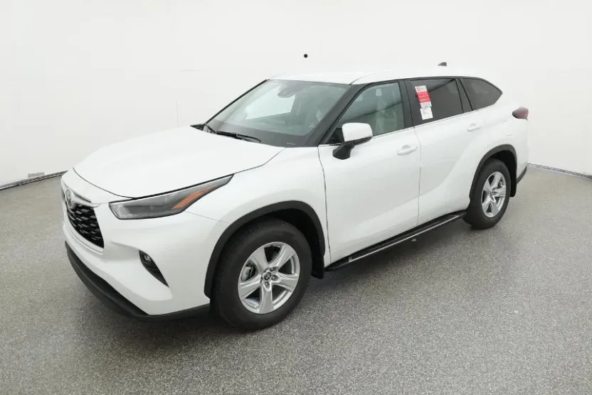 2025 Toyota Highlander LE photo 1