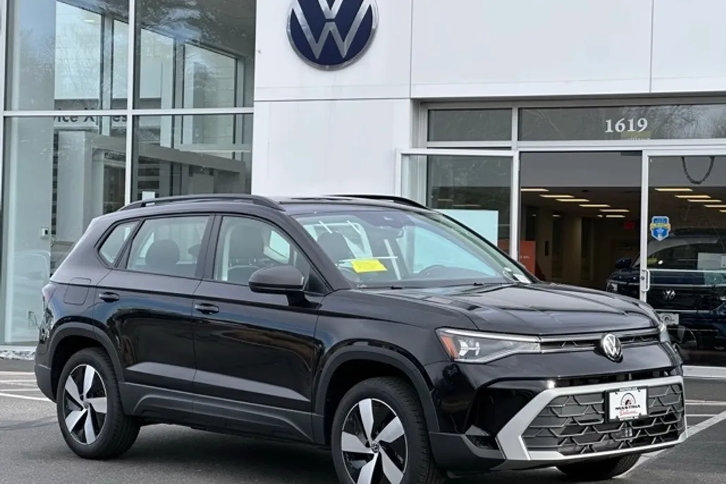 2025 Volkswagen Taos S photo 1