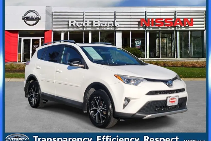2016 Toyota RAV4 SE photo 1