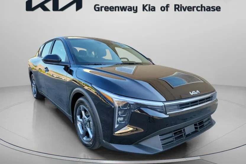 2025 Kia K4 LXS photo 1