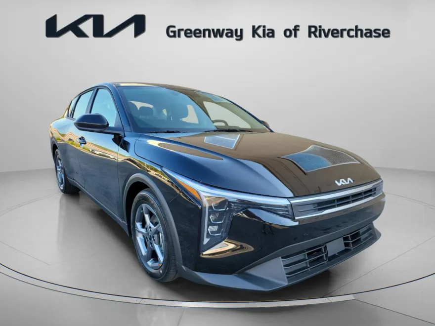 2025 Kia K4 LXS photo 1