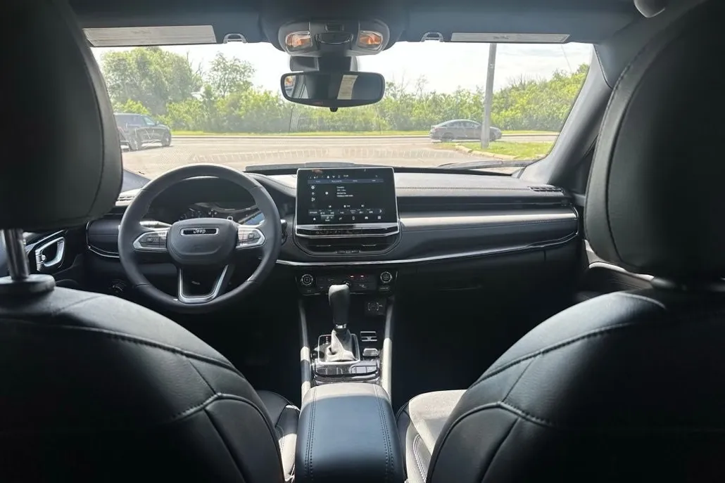 2025 Jeep Compass Latitude photo 1