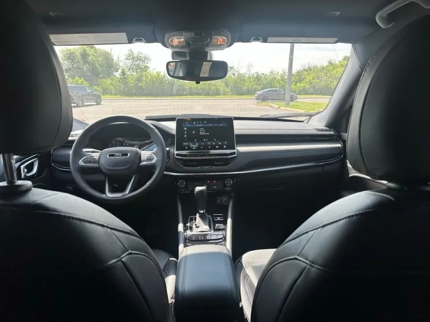 2025 Jeep Compass Latitude photo 1