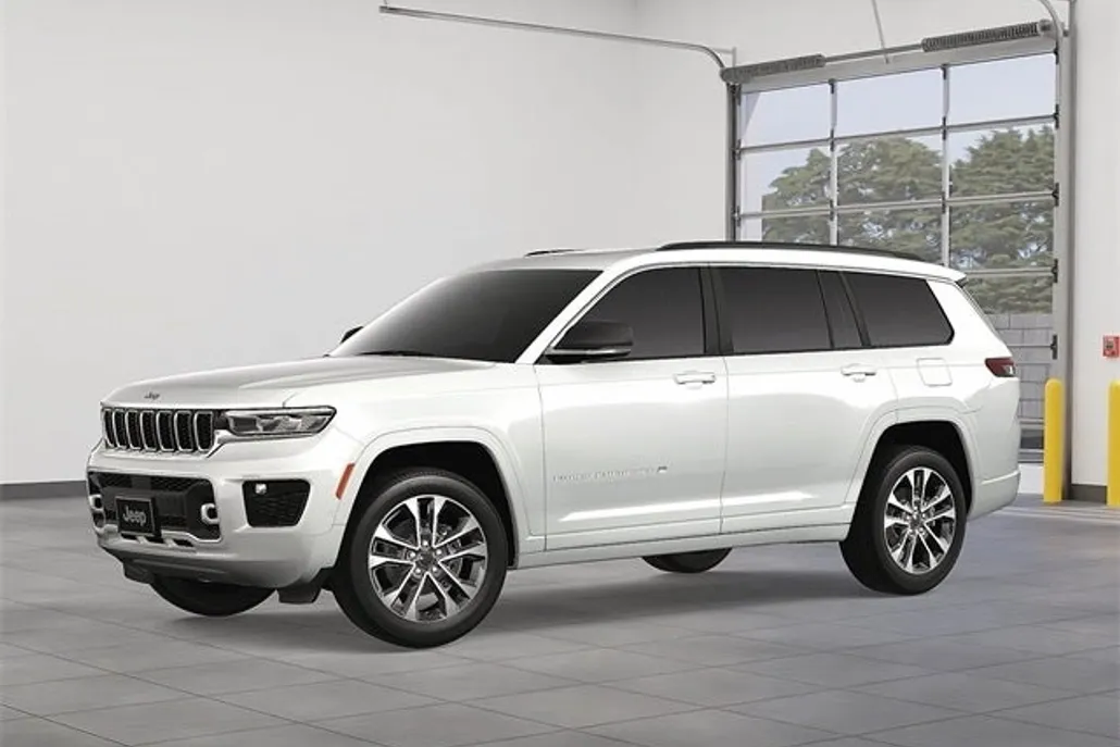 2025 Jeep Grand Cherokee Overland photo 1