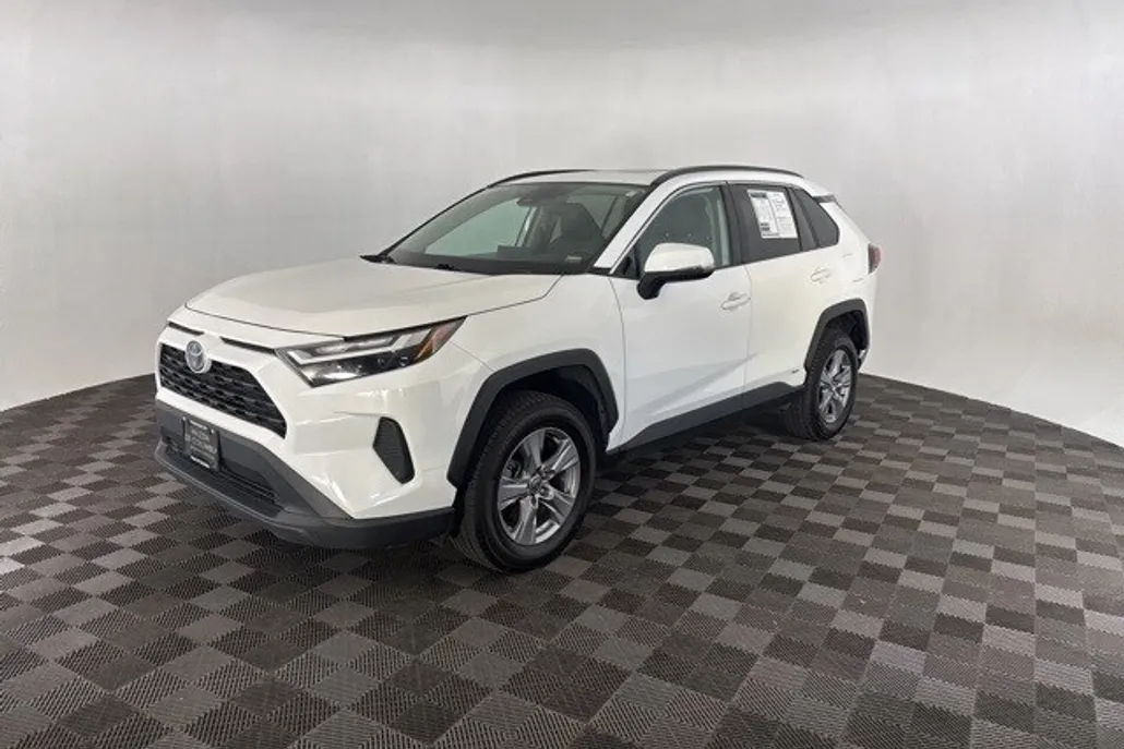 2022 Toyota RAV4 Hybrid XLE photo 1