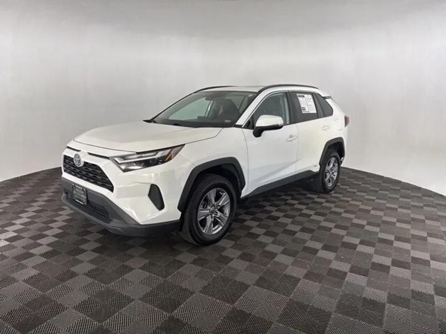 2022 Toyota RAV4 Hybrid XLE photo 1