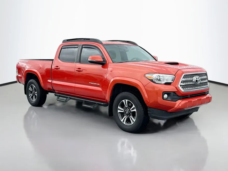 2017 Toyota Tacoma TRD Sport photo 1