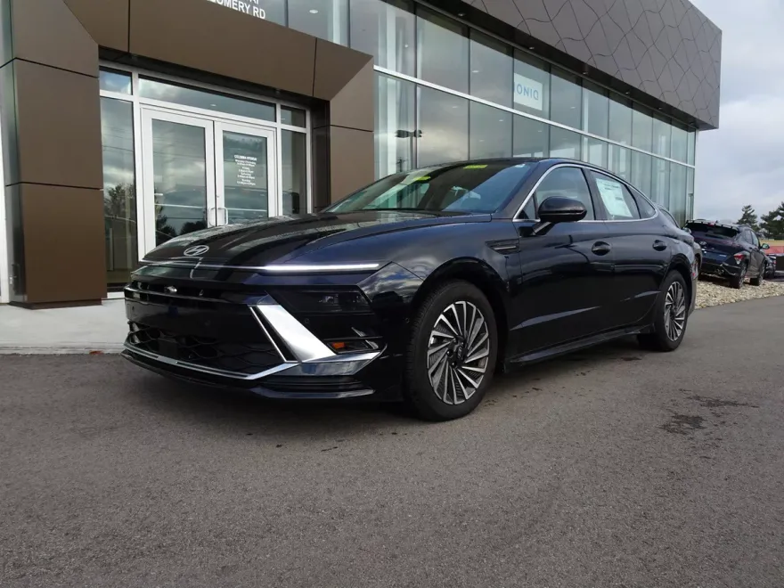 2024 Hyundai Sonata Hybrid Limited photo 1