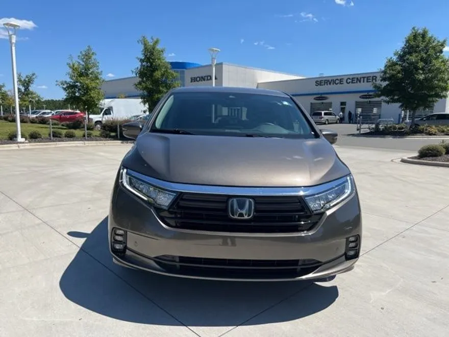2023 Honda Odyssey Touring photo 1