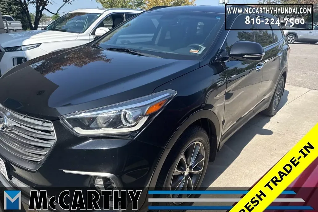 2017 Hyundai Santa Fe SE photo 1