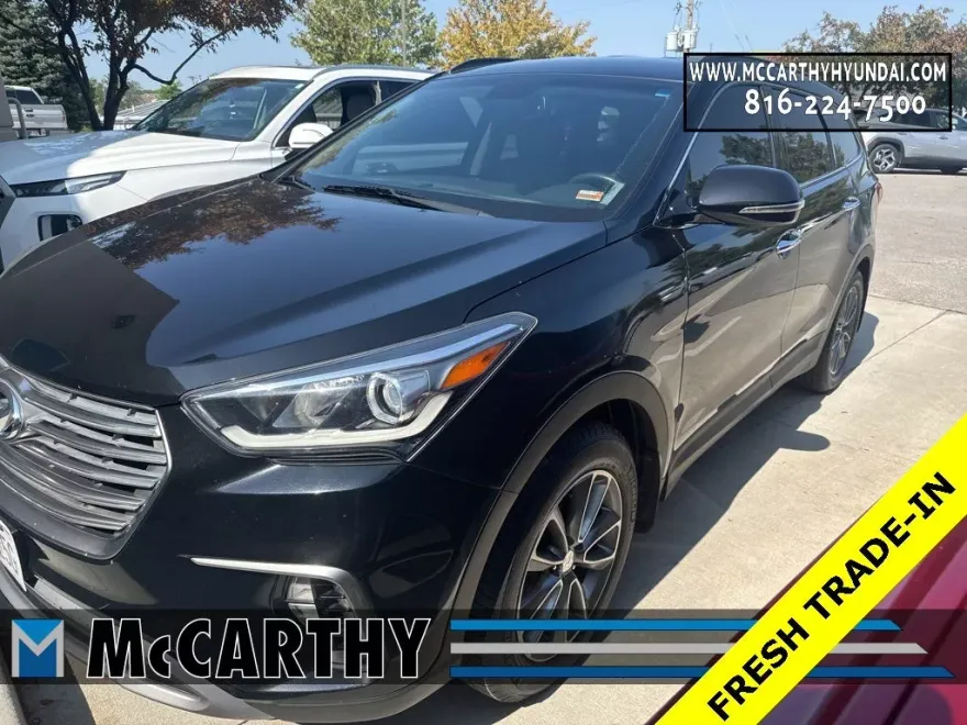 2017 Hyundai Santa Fe SE photo 1