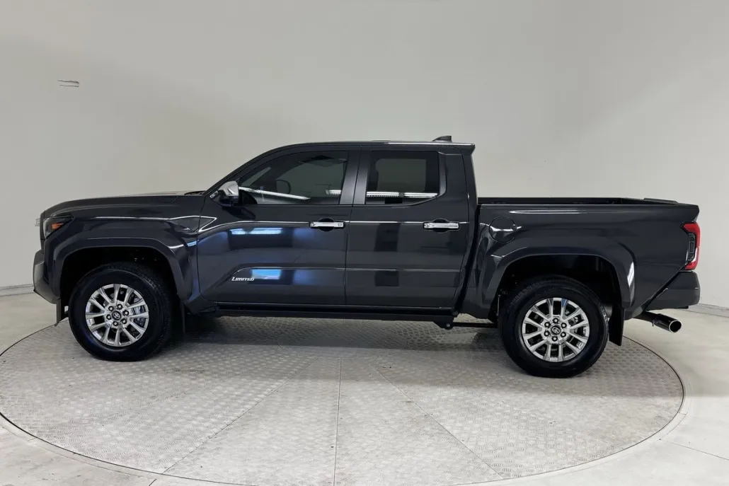 2025 Toyota Tacoma Limited photo 1