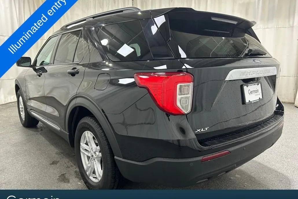 2021 Ford Explorer XLT photo 1