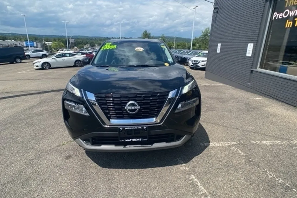 2022 Nissan Rogue SV photo 1