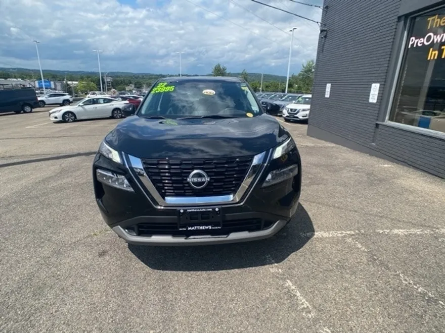 2022 Nissan Rogue SV photo 1