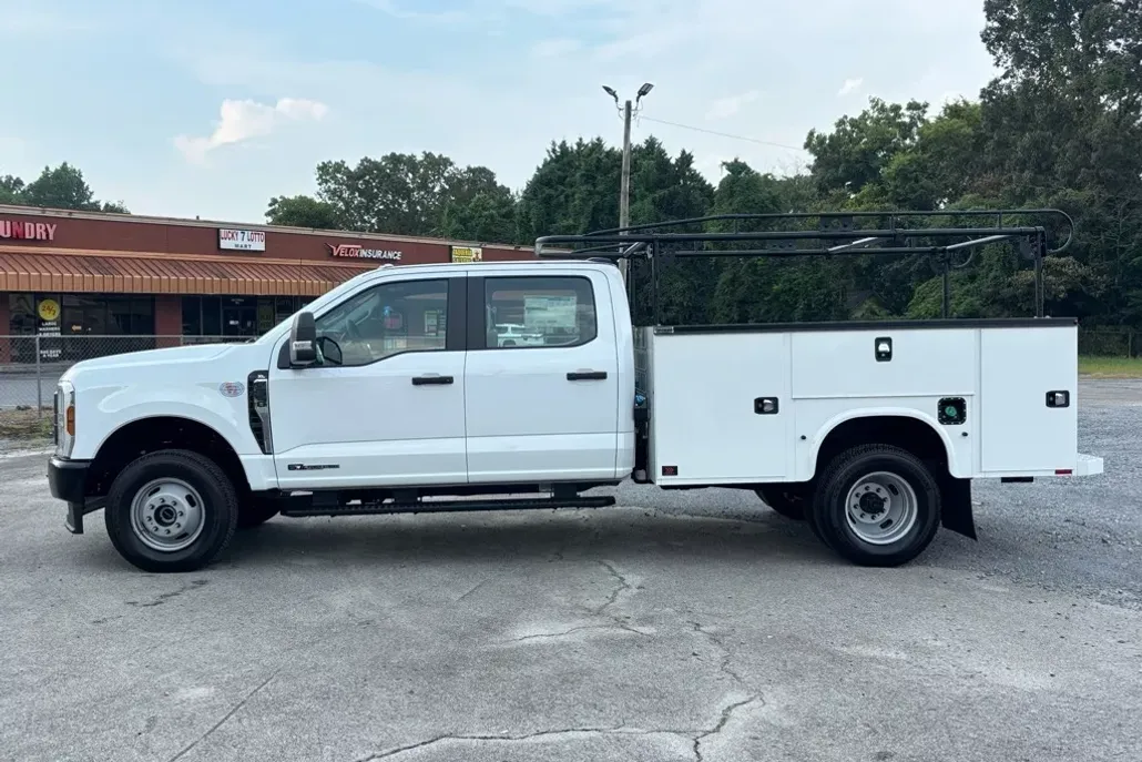 2025 Ford F-350 XL photo 1