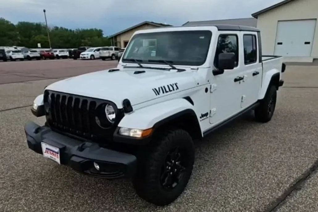 2021 Jeep Gladiator Willys photo 1