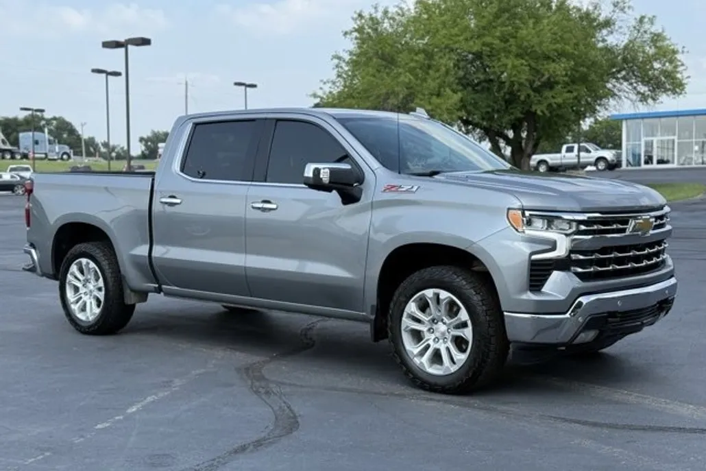 2023 Chevrolet Silverado 1500 LTZ photo 1