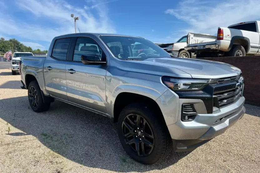 2025 Chevrolet Colorado Z71 photo 1
