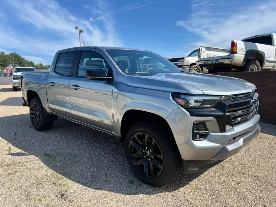 2025 Chevrolet Colorado Z71 photo 1