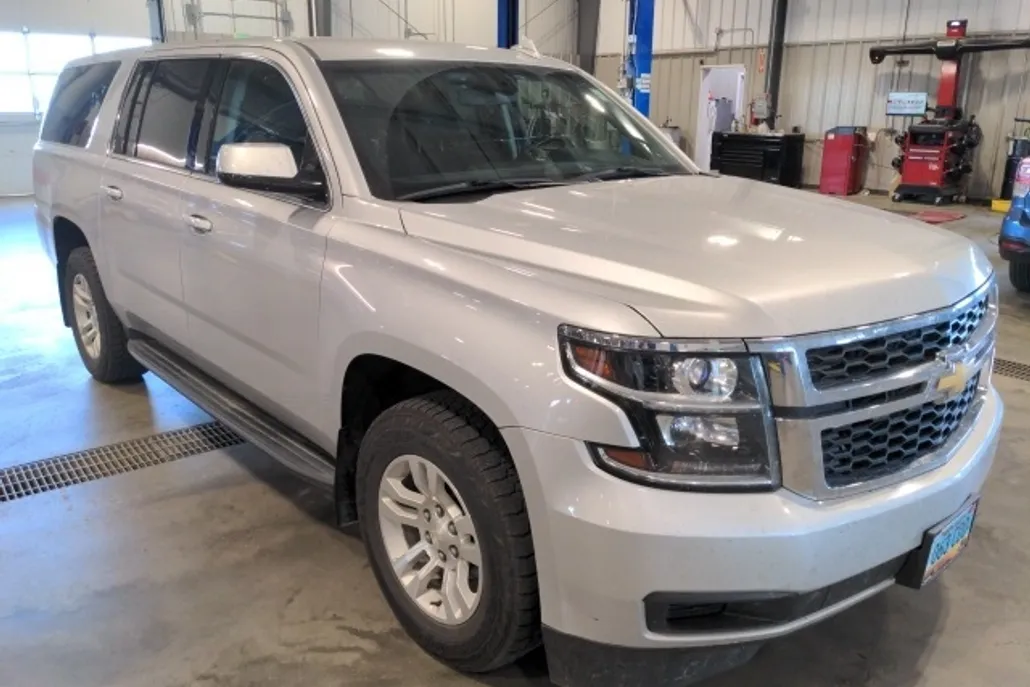 2017 Chevrolet Suburban LS photo 1