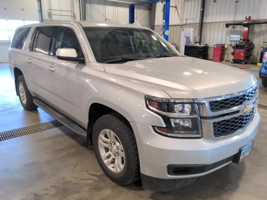 2017 Chevrolet Suburban LS photo 1