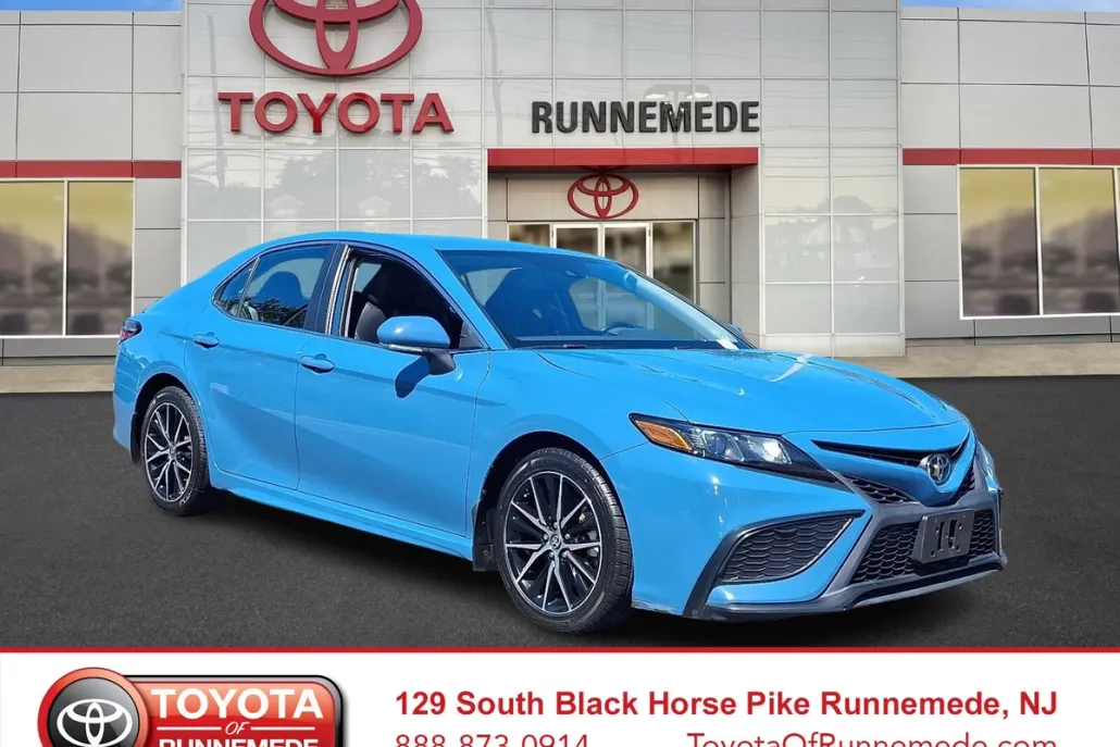 2023 Toyota Camry SE photo 1