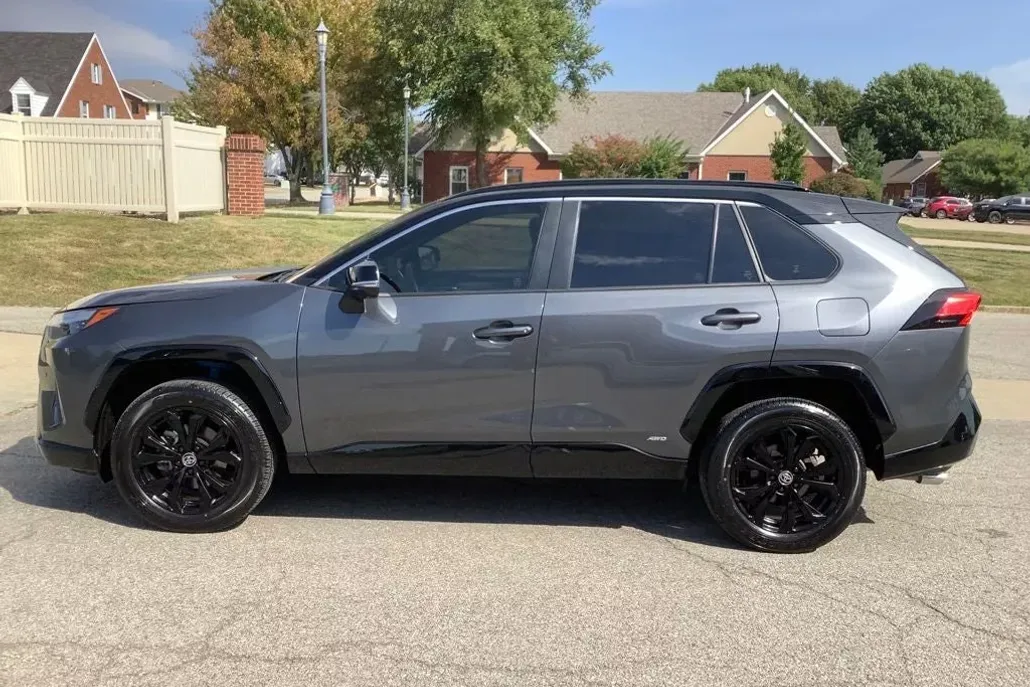 2024 Toyota RAV4 Hybrid XSE photo 1