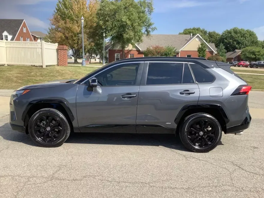 2024 Toyota RAV4 Hybrid XSE photo 1