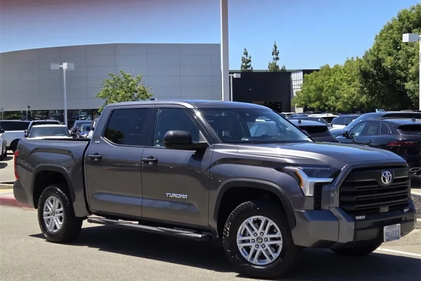 2022 Toyota Tundra SR5 photo 1