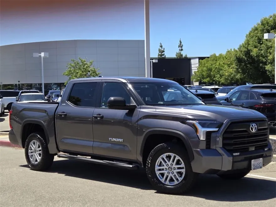 2022 Toyota Tundra SR5 photo 1