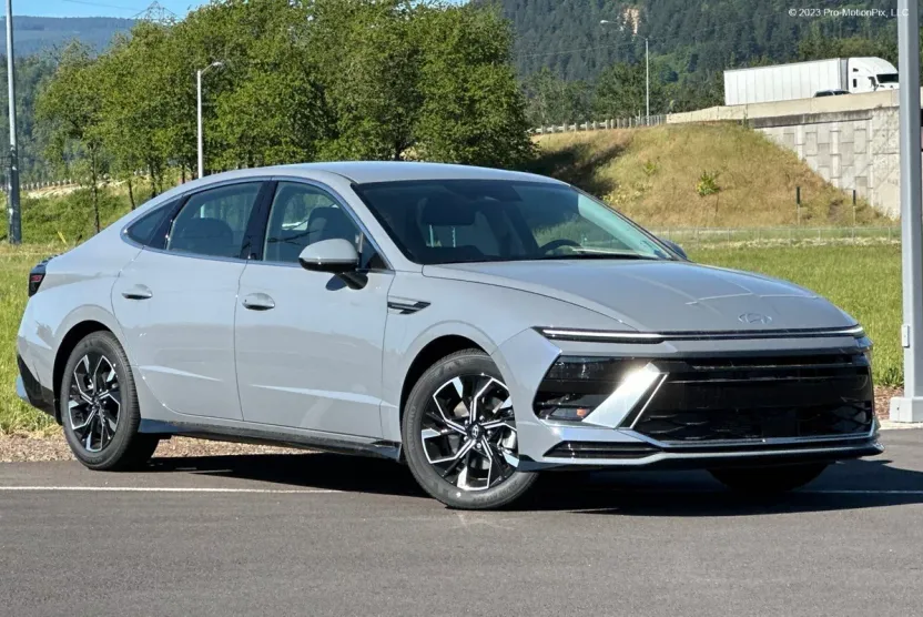 2025 Hyundai Sonata SEL photo 1