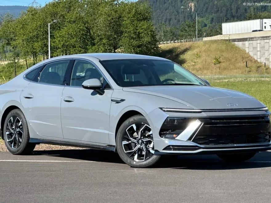 2025 Hyundai Sonata SEL photo 1