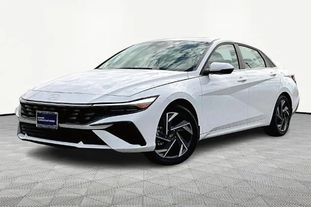 2025 Hyundai Elantra SEL Convenience photo 1