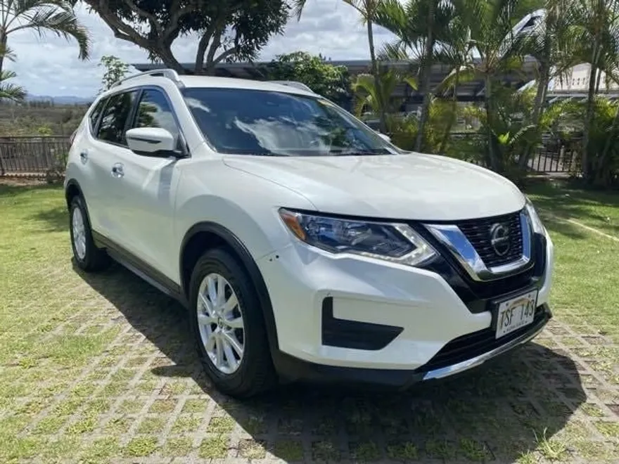 2019 Nissan Rogue SV photo 1