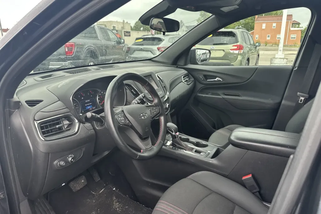 2023 Chevrolet Equinox RS photo 1
